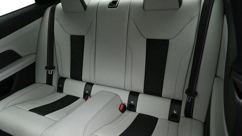 Image 4/4