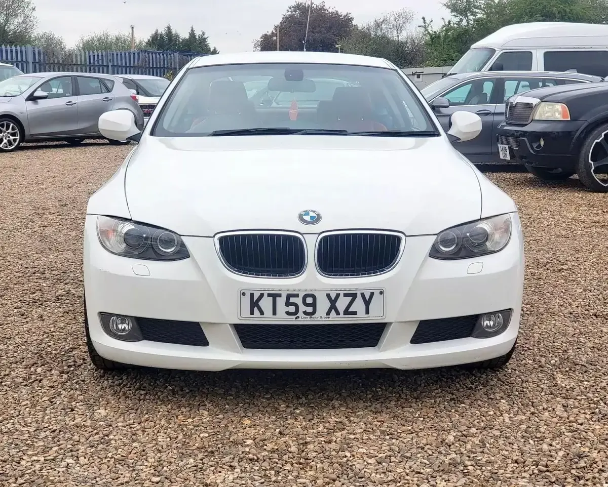Used BMW 320 167 HP (122 kW) 2010 White Coupe