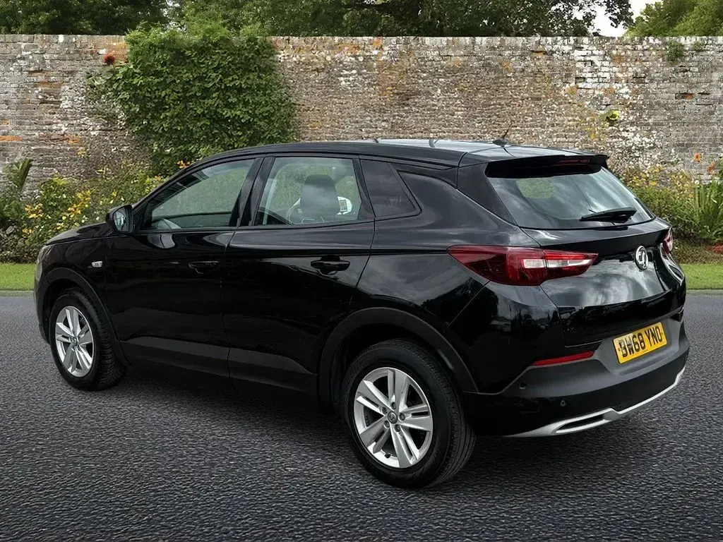 Used Vauxhall Grandland X S 130 HP (95 kW) 2019 Black SUV