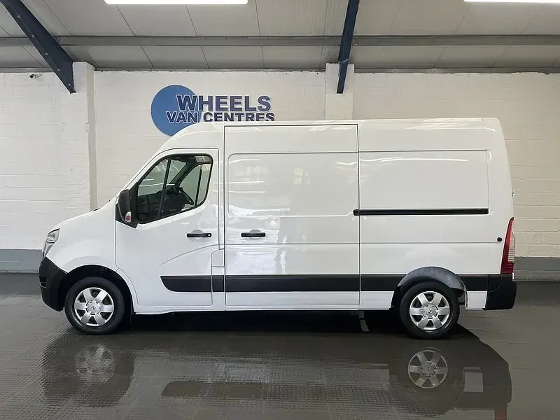 Używany Nissan Interstar Acenta 135 KM (99 kW) 2023 Biały Van