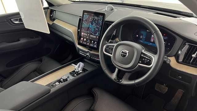 Used Volvo XC60 Ultra 247 HP (181 kW) 2025 Red SUV