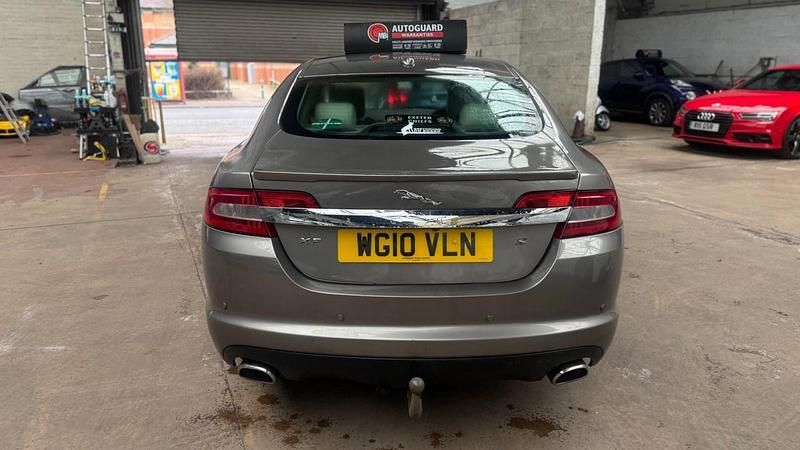 Usado Jaguar XF Portfolio 2010 Cinzento Sedan