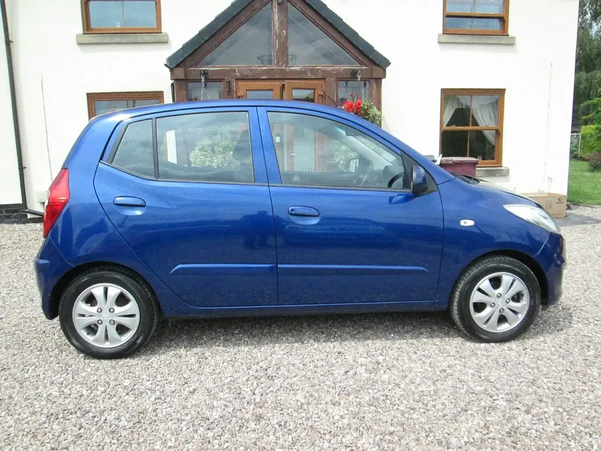 Used Hyundai i10 Active 86 HP (63 kW) 2011 Blue Hatchback