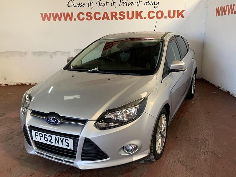 Used Ford Focus Zetec 125 HP (91 kW) 2012 Silver Hatchback