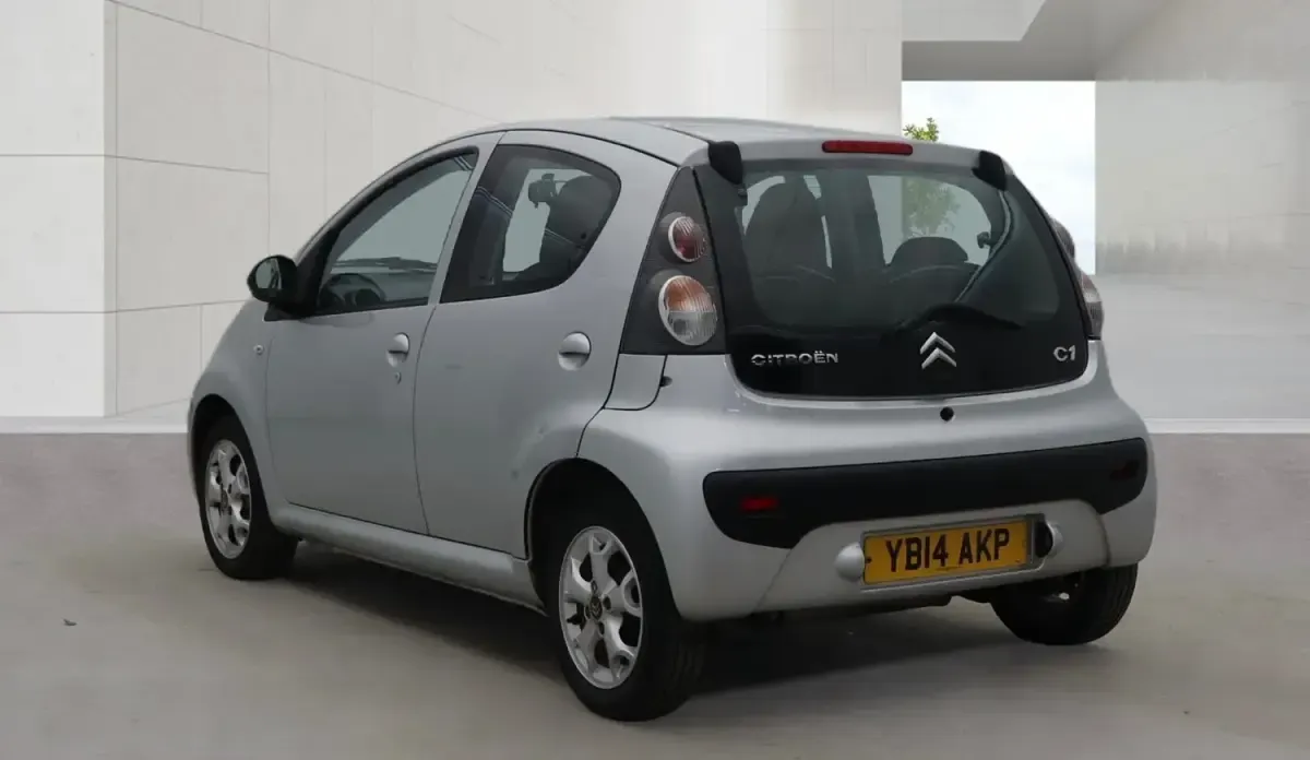 Usado Citroën C1 68 HP (50 kW) 2014 Cinzento Citadino