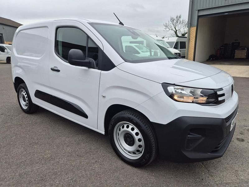 Used Peugeot Partner 100 HP (73 kW) 2024 White MPV