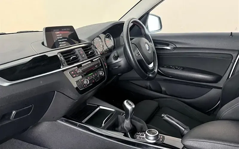 Used BMW 118 Sport Line 136 HP (100 kW) 2019 White Hatchback