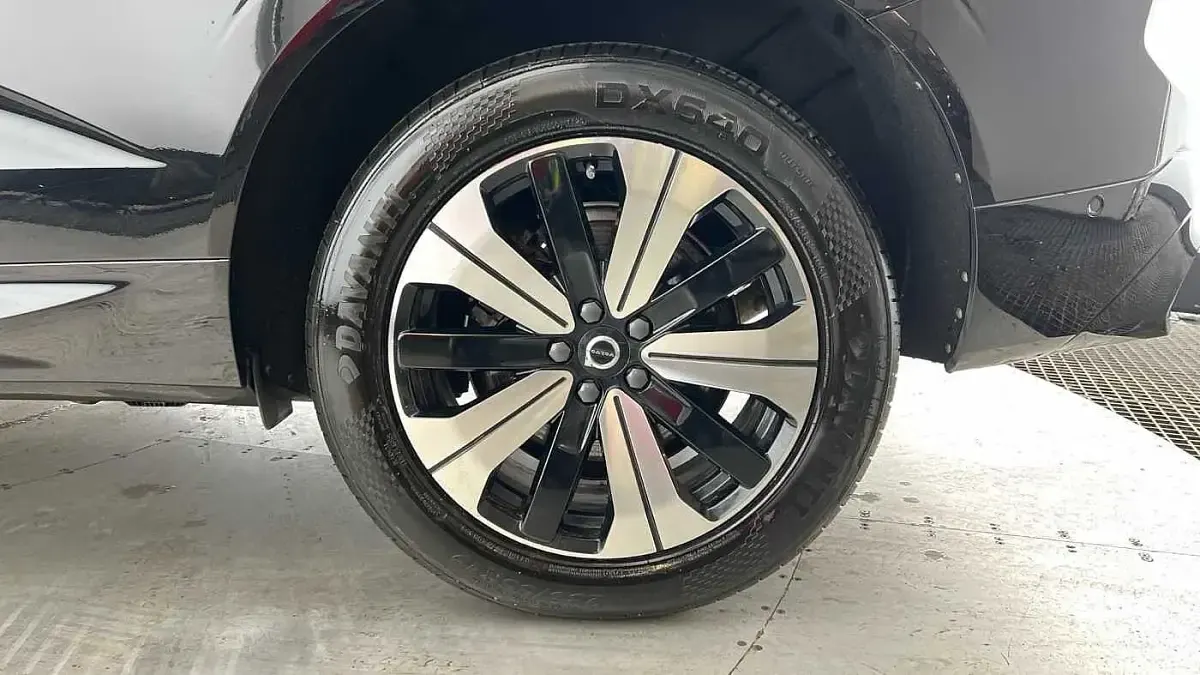 Second-hand Volvo XC60 Plus 249 CP (183 kW) 2023 Negru SUV