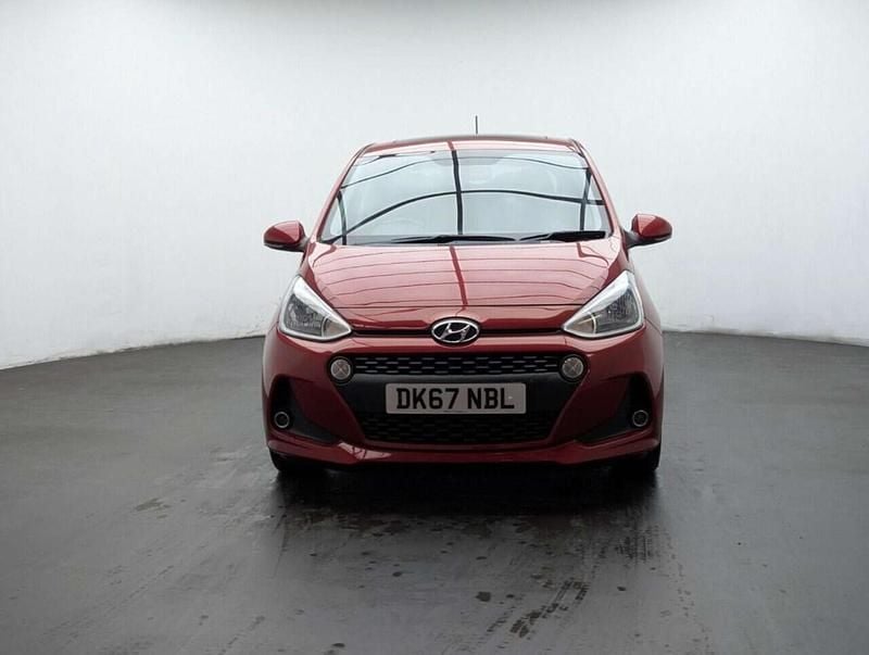 Used Hyundai i10 Premium SE 87 HP (63 kW) 2017 Red Hatchback