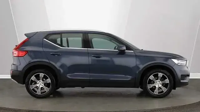 Usado Volvo XC40 Inscription 161 CV (118 kW) 2022 Azul SUV