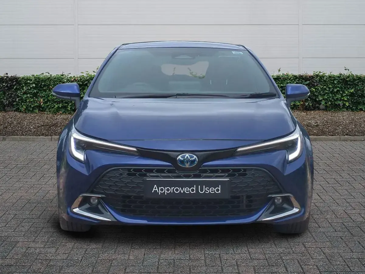 Used Toyota Corolla Design 196 HP (144 kW) 2025 Blue Hatchback