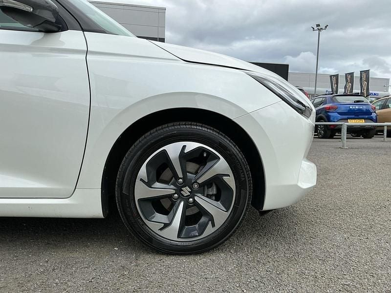 Used Suzuki Swift 2025 Two tone metallic  pure white/mineral grey Hatchback