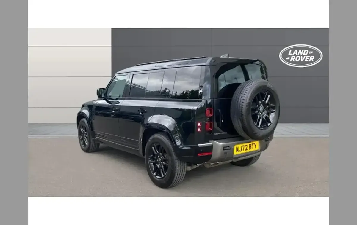 Used Land Rover Defender Dynamic 249 HP (183 kW) 2022 Black SUV
