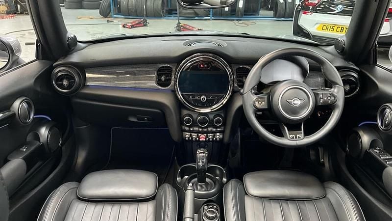 Used Mini Cooper Exclusive 134 HP (98 kW) 2024 Silver Hatchback