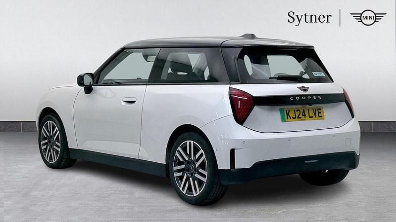 Used Mini Cooper Hatch 133 kW (181 HP) 2024 White Hatchback
