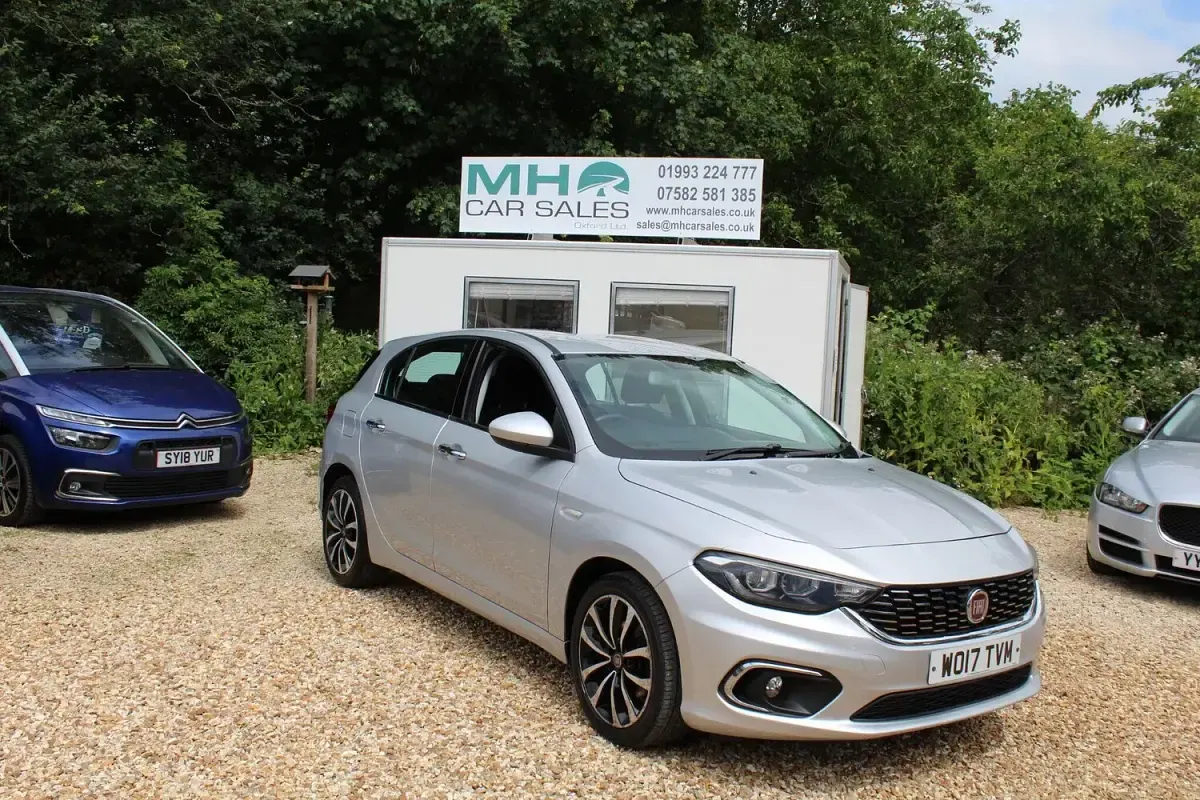 Used Fiat Tipo Lounge 95 HP (69 kW) 2017 Silver Hatchback