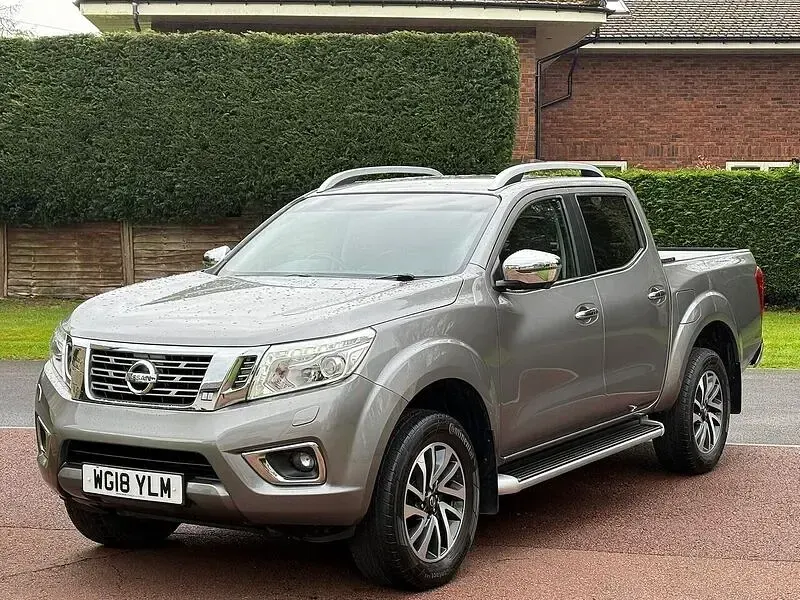 Used Nissan Navara Tekna 190 HP (139 kW) 2018 Grey Pickup
