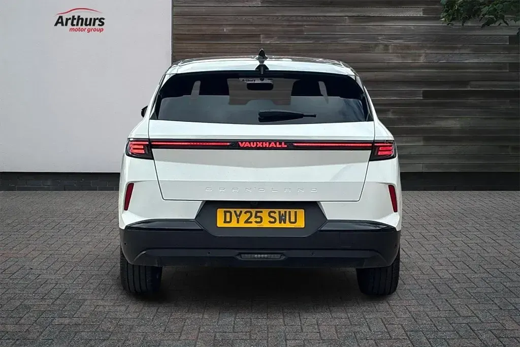 Used Vauxhall Grandland X Ultimate 134 HP (98 kW) 2025 White SUV