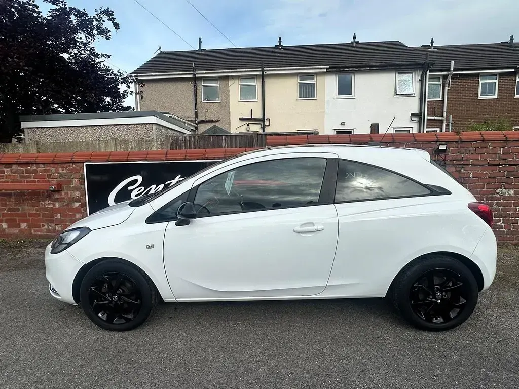 Used Vauxhall Corsa 75 HP (55 kW) 2019 White Hatchback