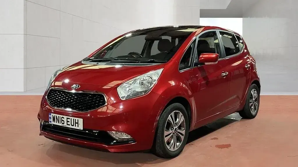 Used Kia Venga 123 HP (90 kW) 2016 Red Hatchback