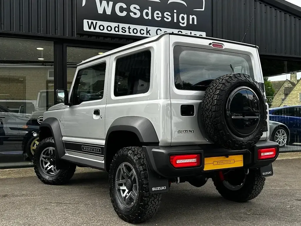 Usado Suzuki Jimny 101 HP (74 kW) 2024 Prateado SUV