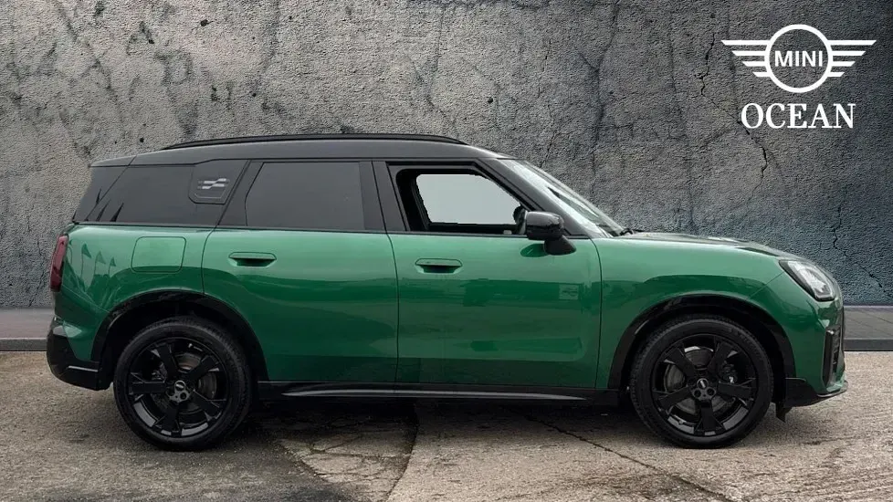 Used Mini Countryman 168 HP (123 kW) 2025 Green SUV
