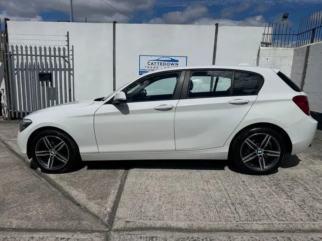 Used BMW 118 Sport Line 143 HP (105 kW) 2015 White Hatchback