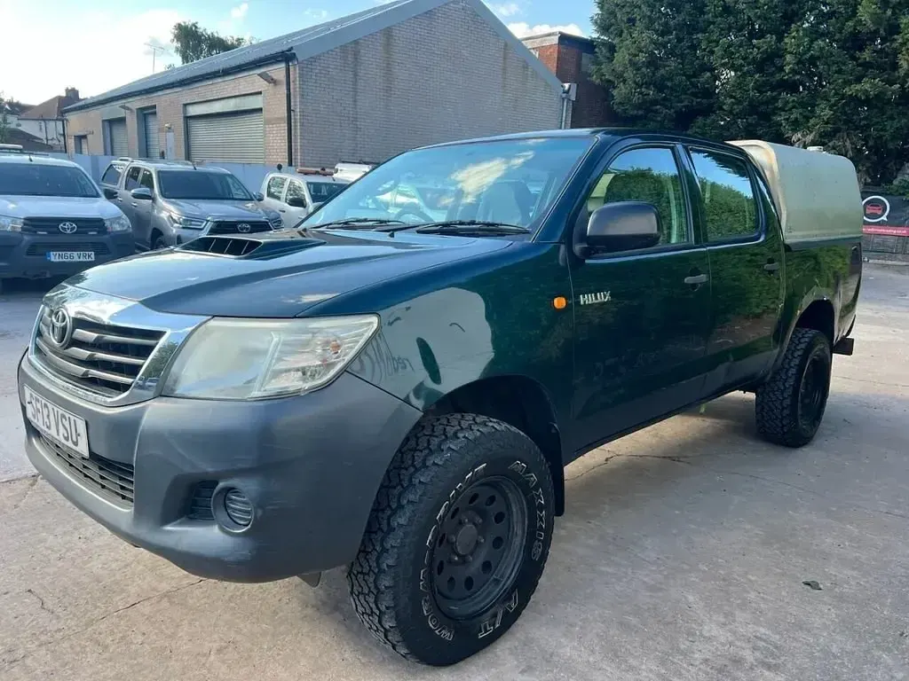 Usado Toyota HiLux 144 HP (105 kW) 2013 Verde Pickup