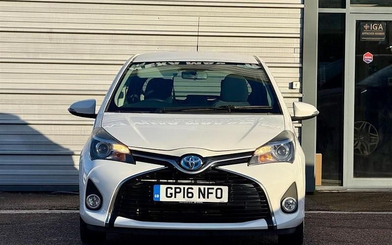 Used Toyota Yaris Hybrid 101 HP (74 kW) 2016 Hatchback