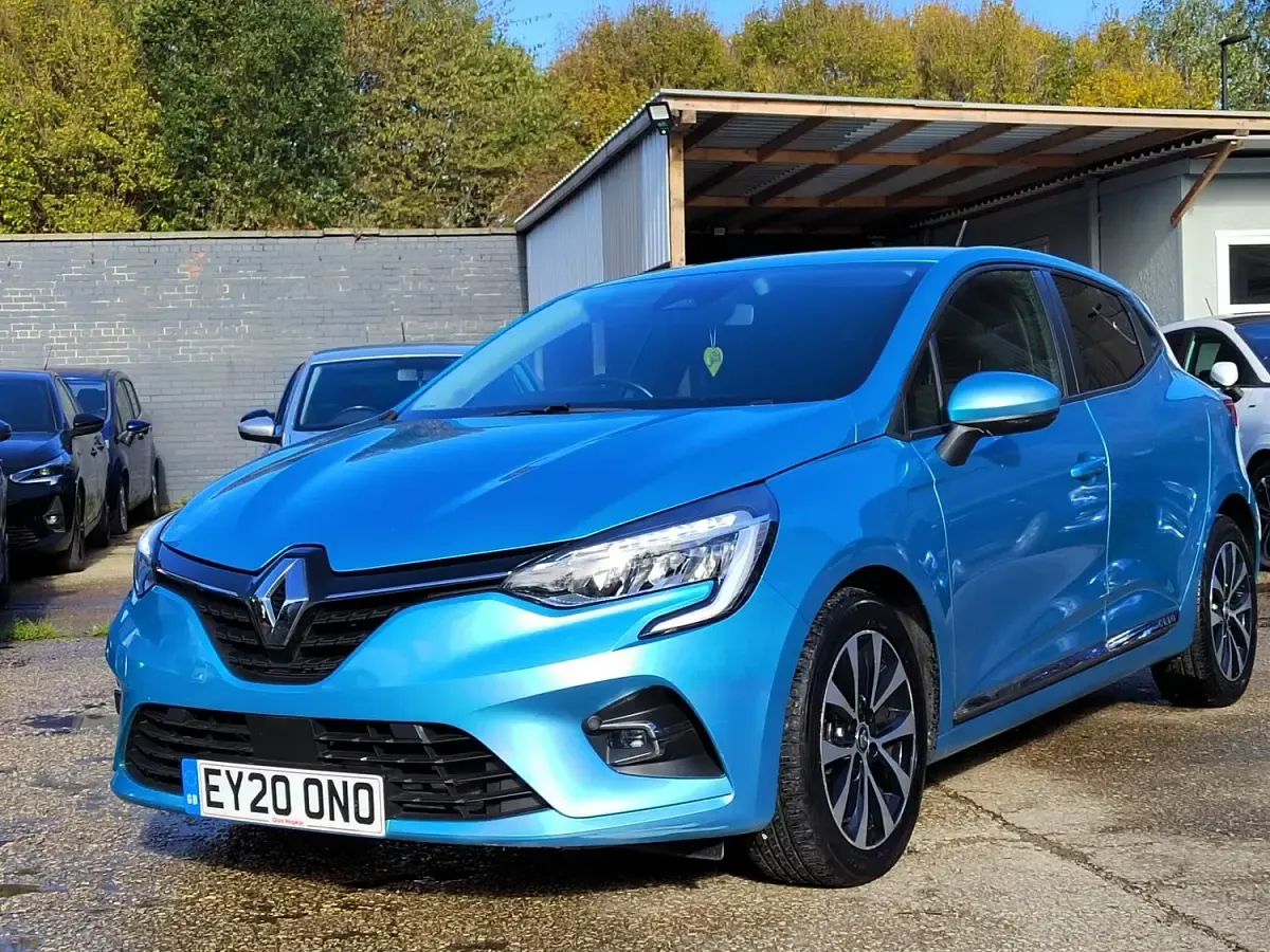 Used Renault Clio Iconic 99 HP (72 kW) 2020 Blue Hatchback