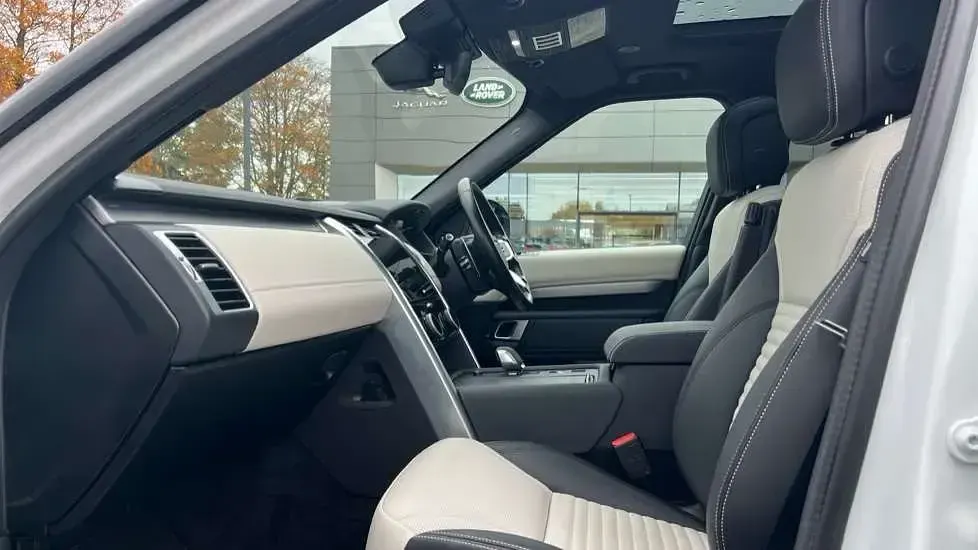 Usado Land Rover Discovery 5 SE Dynamic 300 CV (220 kW) 2022 Blanco SUV