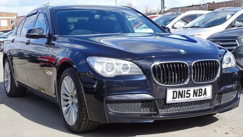 Usado BMW 730 Exclusive 2015 Negro Berlina