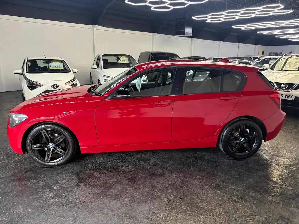 Used BMW 116 Sport Line 2012 Red Hatchback
