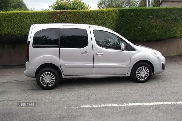 Used Citroën Berlingo Feel 100 HP (73 kW) 2017 Silver MPV