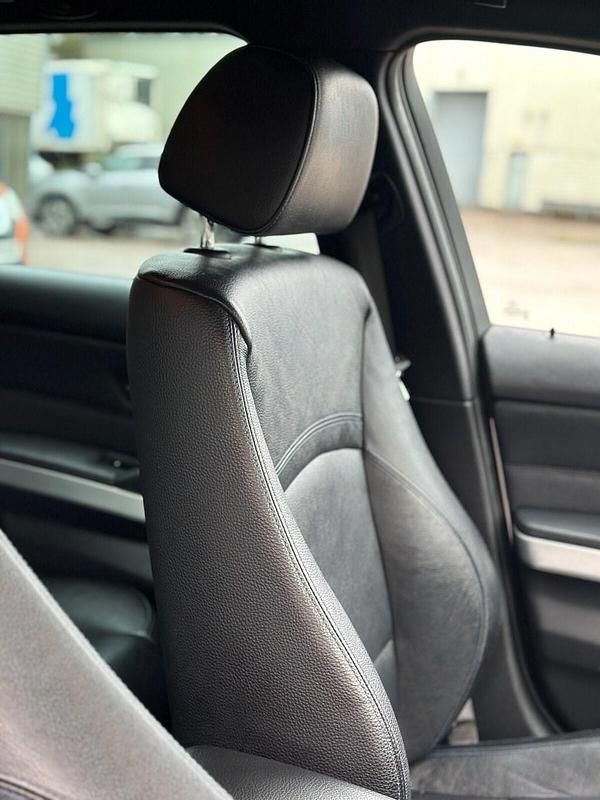 Usado BMW 320 Sport Line 184 CV (135 kW) 2012 Blanco Familiar