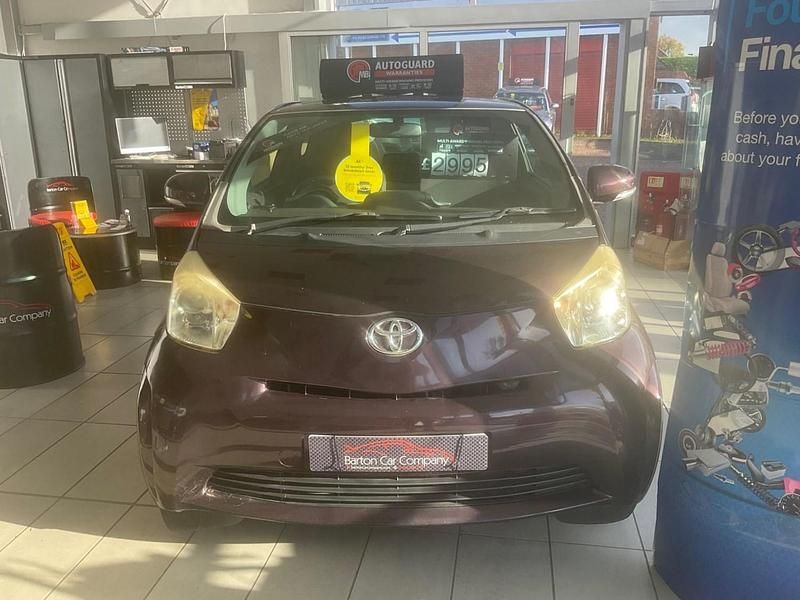 Used Toyota iQ 2010 Mauve/purple Hatchback