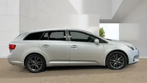Used Toyota Avensis 150 HP (110 kW) 2013 Silver Estate