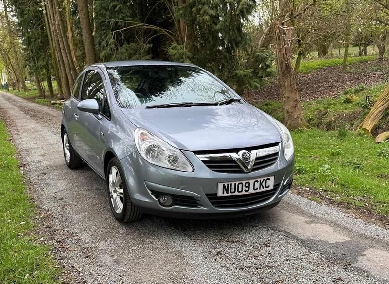 Used Vauxhall Corsa Design Edition 89 HP (65 kW) 2009 Silver Hatchback