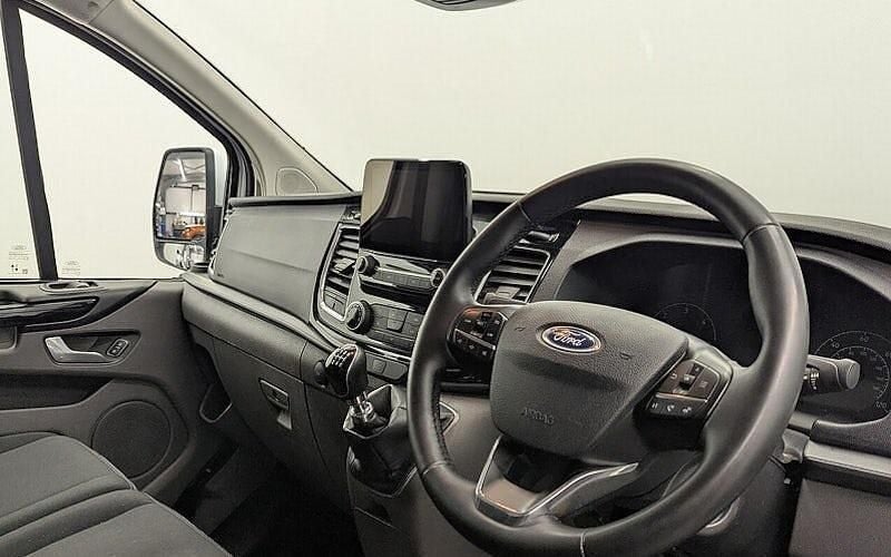 Used Ford Transit Custom Limited 131 HP (96 kW) 2022 White Van