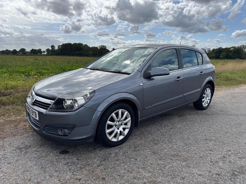 Used Vauxhall Astra Elite 2005 Grey Hatchback