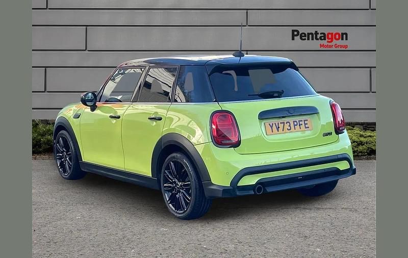 Usado Mini Cooper Comfort 136 CV (100 kW) 2023 Amarillo Utilitario
