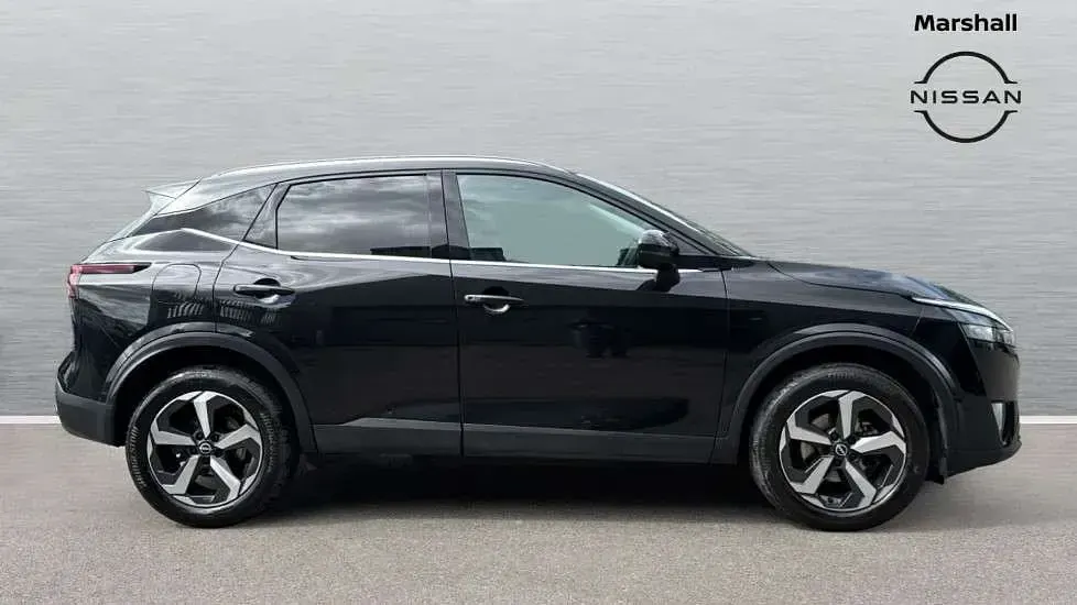 Used Nissan Qashqai N-Connecta 138 HP (101 kW) 2022 Black SUV