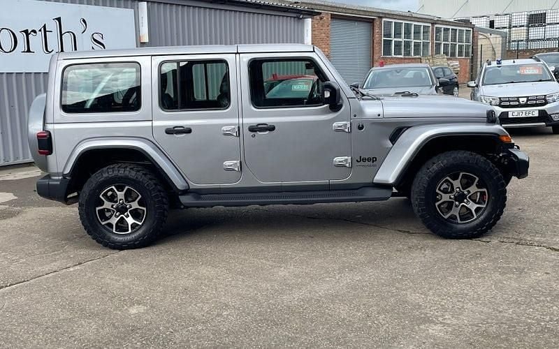 Used Jeep Wrangler Sahara 200 HP (147 kW) 2019 SUV