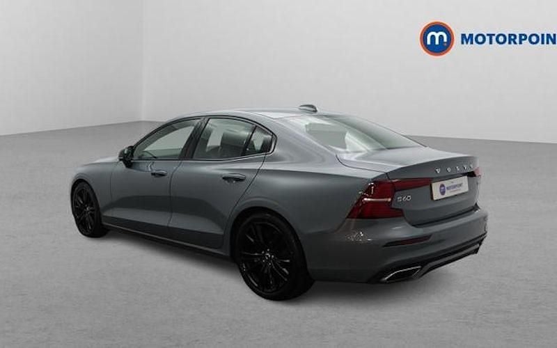 Usado Volvo S60 R-Design 250 CV (183 kW) 2021 Gris Berlina