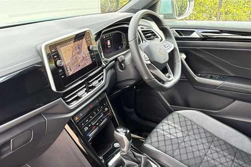 Used VW T-Roc R-line 150 HP (110 kW) 2025 Blue SUV