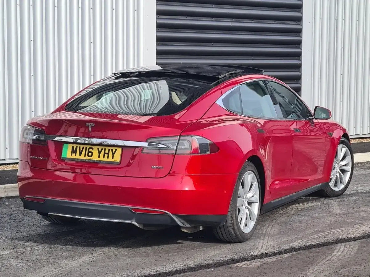 Used Tesla Model S 314 kW (428 HP) 2016 Red Hatchback