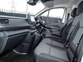 New Renault Trafic 2025 Solid  glacier white MPV