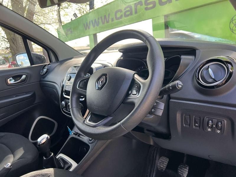 Used Renault Captur Play 90 HP (66 kW) 2019 Silver/black SUV