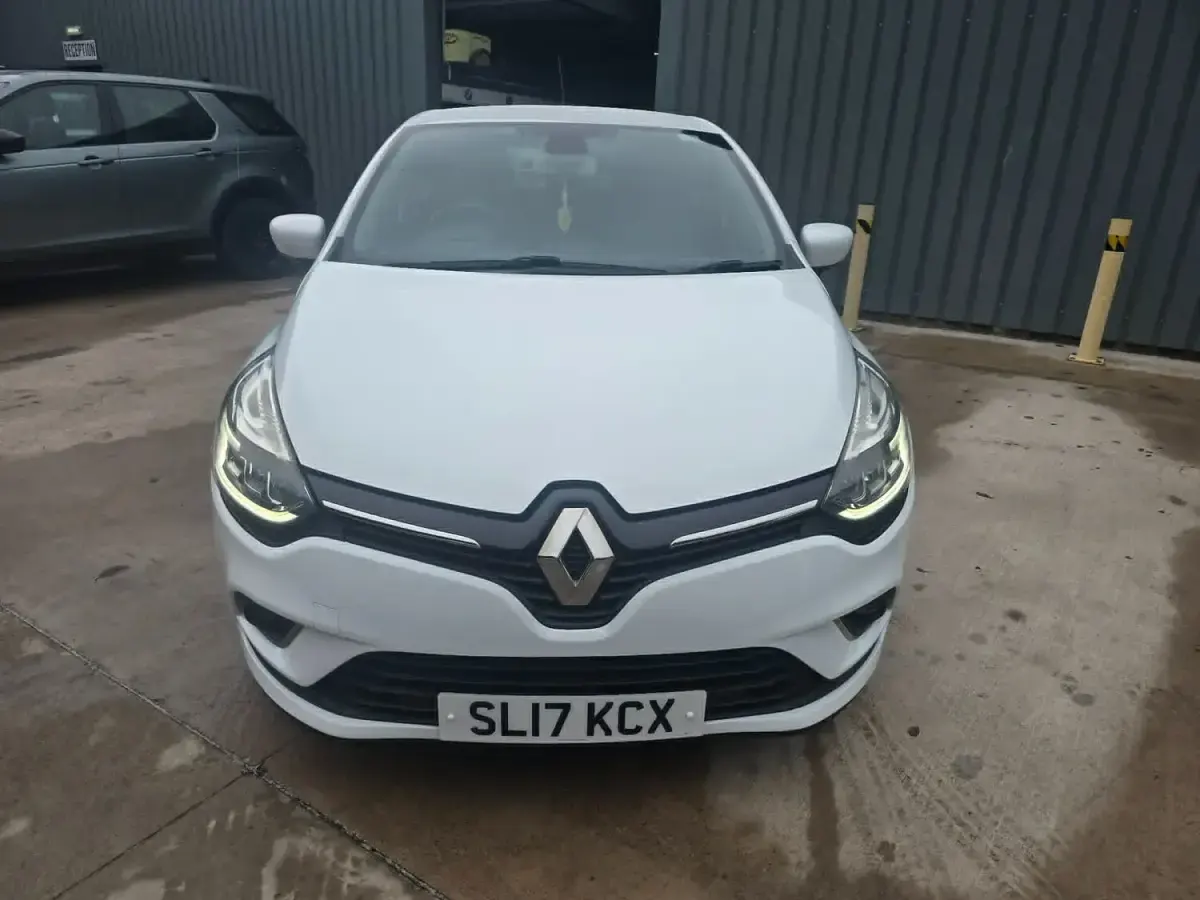 Used Renault Clio Dynamique 2017 White Hatchback