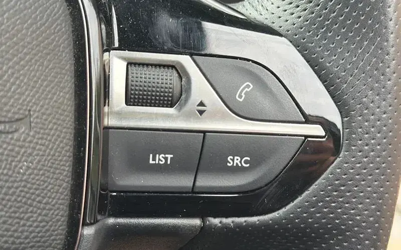 Used Peugeot e-208 Premium 100 kW (136 HP) 2022 White Hatchback